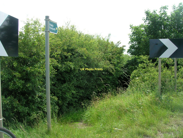 Photo 6"x4" Footpath running south of Leys Road Stapleton\/SE5119 c2011