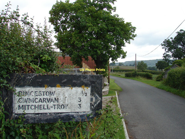 Photo 6"x4" The old ones are the best Dingestow c2011