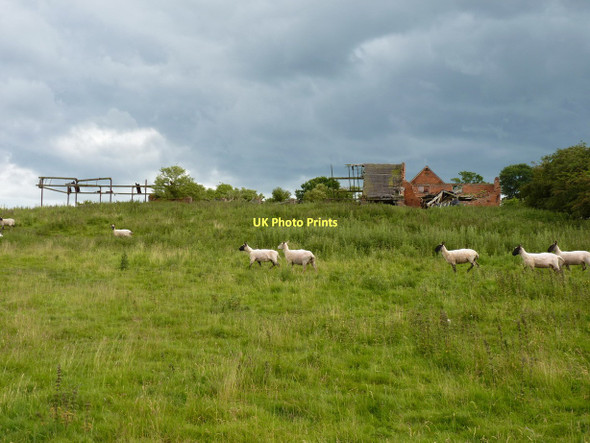 Photo 6"x4" Dilapidated buildings at Trescott Grange Orton\/SO8695 c2011