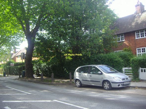 Photo 6"x4" The A1 Falloden Way Finchley c2011