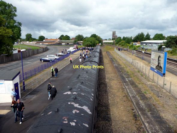 Photo 6"x4" Newbury Racecourse Station, Berkshire Newbury\/SU4767 c2011