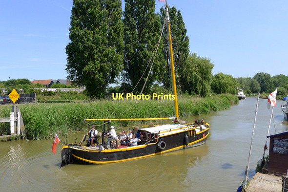 Photo 6"x4" Boat on the River Stour, Sandwich, Kent Sandwich c2011