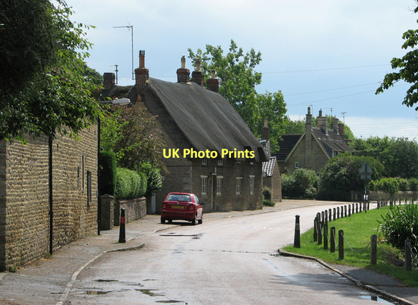Photo 6"x4" Grafton Underwood: south end of the main street Grafton Underwood c2011