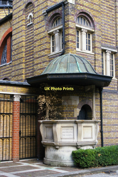 Photo 6"x4" Christchurch, Brixton Road: external pulpit Westminster c2011