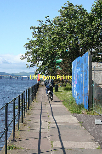 Photo 6"x4" Cycling by the River Tay Newport-on-Tay c2011