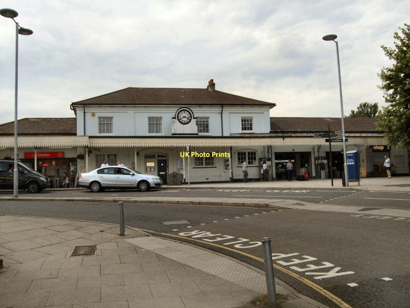 Photo 6"x4" Winchester Station Entrance Winchester c2011