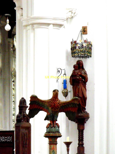 Photo 6"x4" Eagle lectern, crowned Mary, Thaxted Thaxted c2011