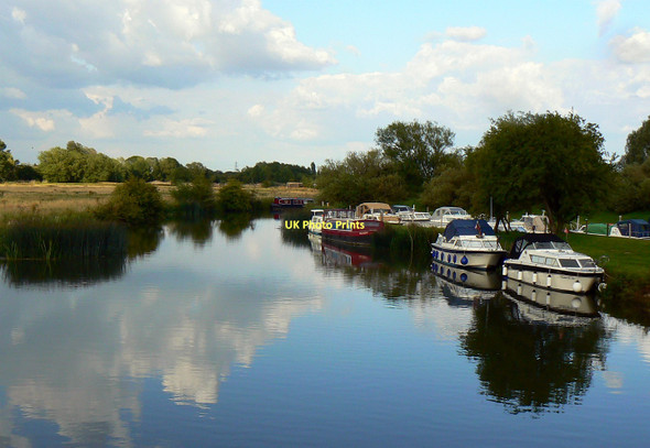 Photo 6"x4" East along the Thames, between Kelmscott and Eaton Hastings Buscot c2011