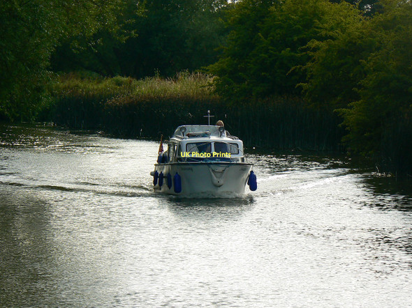 Photo 6"x4" Motor boat on the Thames (1 of 2) near Kelmscott Buscot c2011