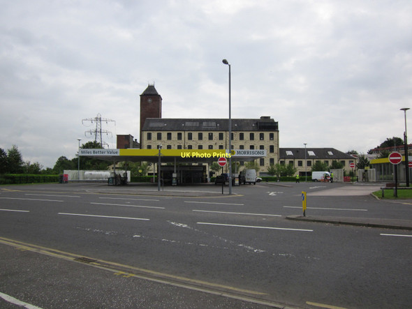 Photo 6"x4" Morrisons Garage Paisley c2011