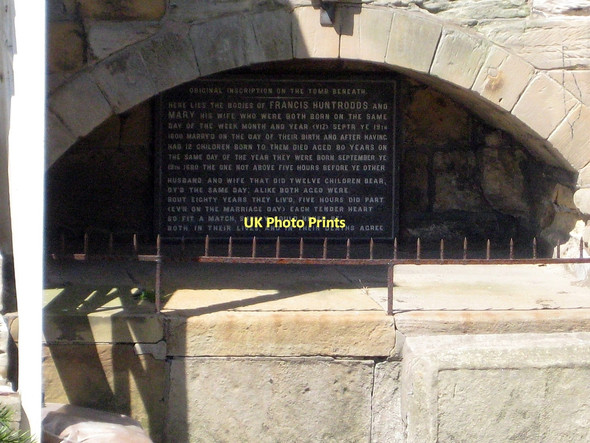 Photo 6"x4" Parish church of St Mary - unusual graves (2) Whitby\/NZ8910 c2011