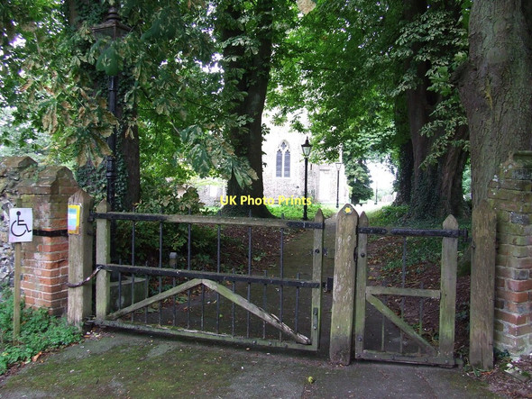 Photo 6"x4" Church Gates Kirtling c2011