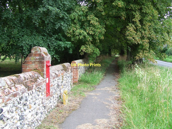 Photo 6"x4" Old Postbox Kirtling c2011