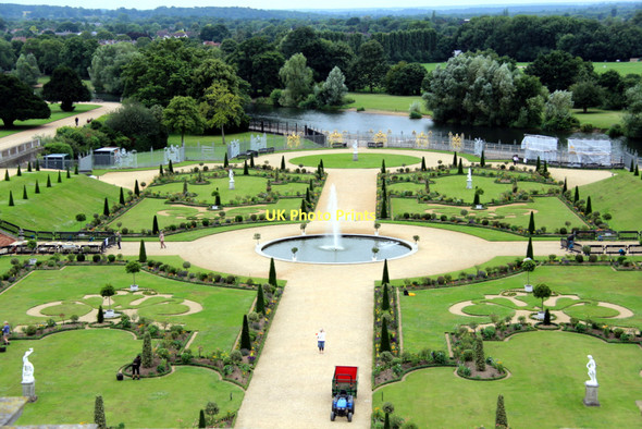 Photo 6"x4" Formal Garden, Hampton Court Palace, Surrey Surbiton c2011