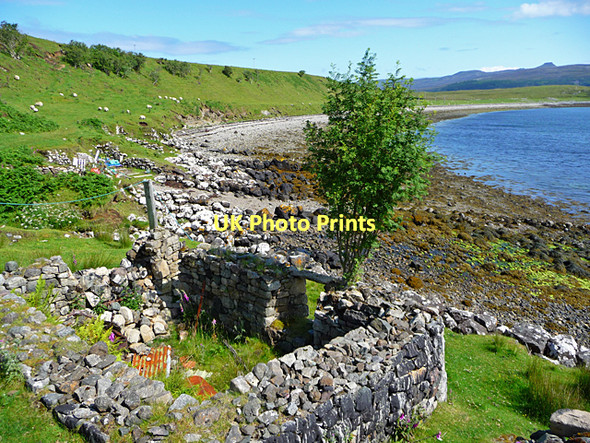 Photo 6"x4" Old buildings on the shore at Balmeanach Balmeanach\/NG5234 c2011