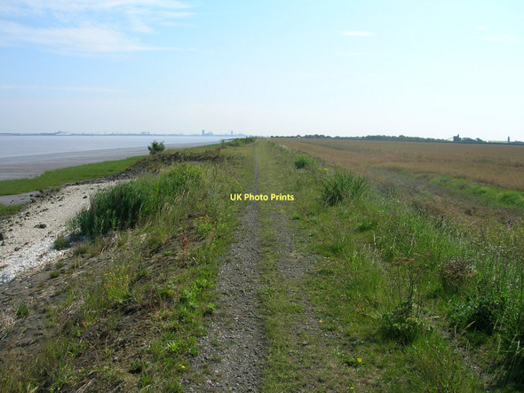 Photo 6"x4" Footpath beside the Humber heading east New Holland\/TA0823 c2011