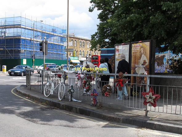 Photo 6"x4" Ghost Bike, Vanbrugh Hill Greenwich\/TQ3977 c2011