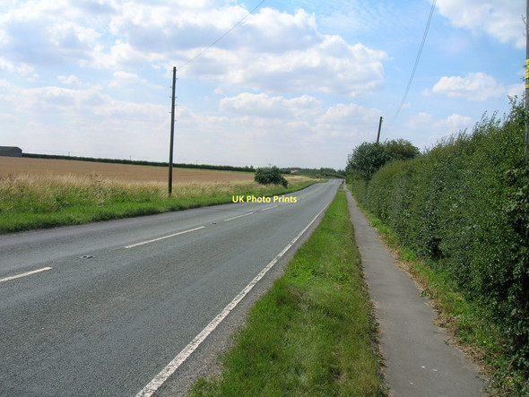 Photo 6"x4" Barrow Road (A1077) heading west Barton-Upon-Humber c2011