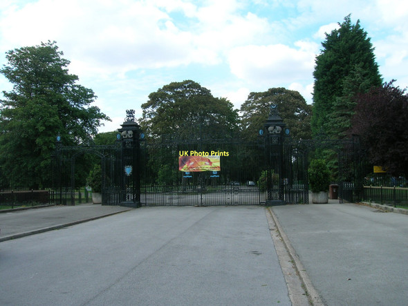 Photo 6"x4" Entrance gates to Pickering Park, Hull Hessle\/TA0326 c2011
