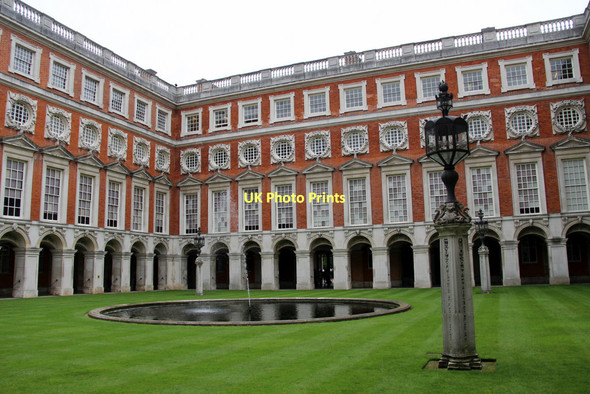Photo 6"x4" Courtyard, Hampton Court Palace, Surrey Surbiton c2011