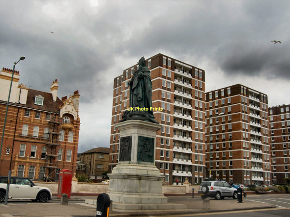 Photo 6"x4" Queen Victoria Memorial Hove c2011