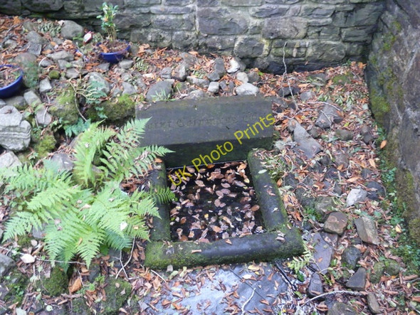 Photo 6"x4" St. Columba's Well, Invermoriston. Invermoriston c2009