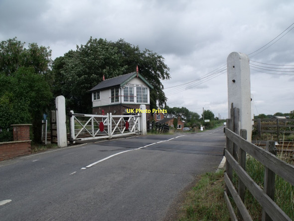 Photo 6"x4" Scopwick level crossing and Signal box Kirkby Green c2011