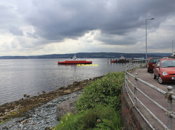Photo 6"x4" Ferry arriving at Hunter's Quay Hunter's Quay c2011
