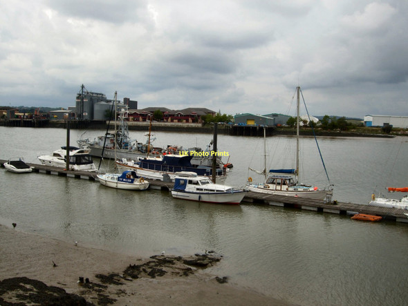 Photo 6"x4" River Medway (Chatham Reach) Gillingham\/TQ7767 c2011