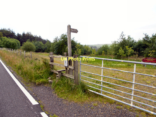 Photo 6"x4" Gate, Signpost and Stile Cadshaw c2011