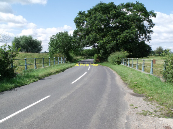 Photo 6"x4" Norton Disney road crosses Scotwater Bridge Carlton-le-Moorland c2011