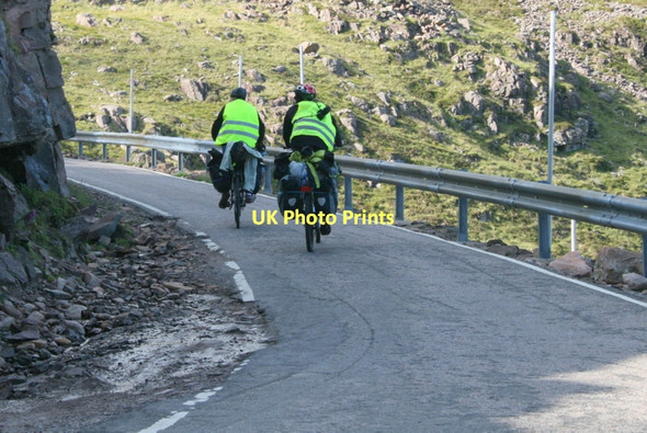 Photo 6"x4" Bicyclettes en route Loch Dithreabn na Cuileige c2011
