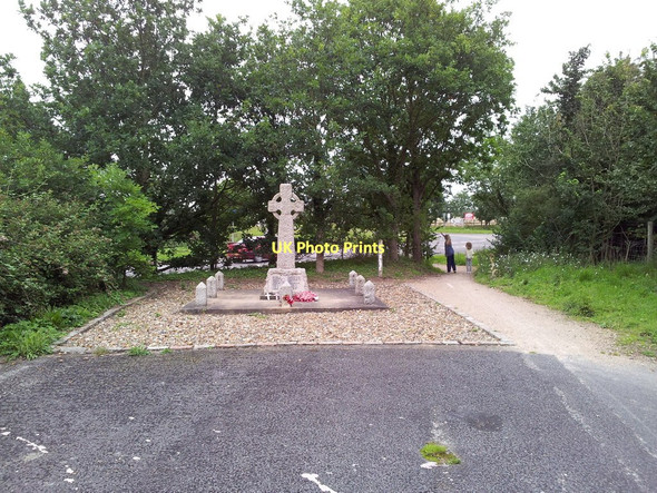 Photo 6"x4" Gillingham War Memorial Beccles c2011
