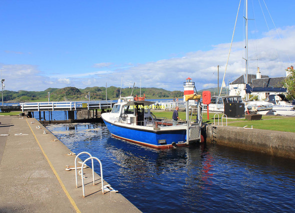 Photo 6"x4" Crinan Canal Lock 15 Crinan c2011