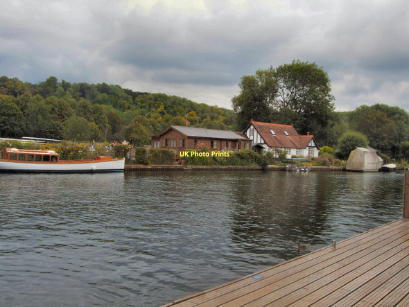 Photo 6"x4" Rod Eyot Islands Henley-on-Thames c2011