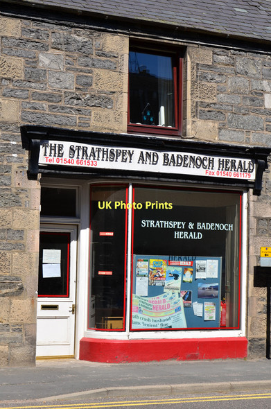 Photo 6"x4" Local newspaper office Kingussie c2011