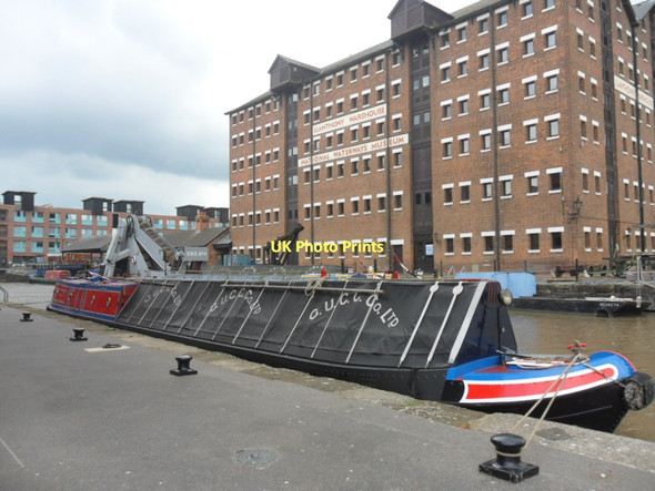 Photo 6"x4" Working Narrow Boat Hadar moored in Gloucester Docks outside the National Waterways Museum Gloucester c2011