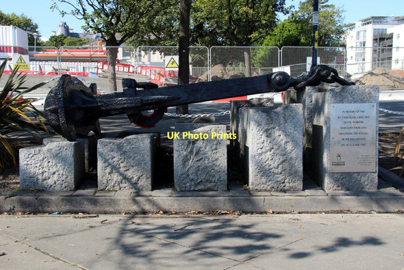 Photo 6"x4" Memorial on Walkway, Dun Laoghaire, Ireland Glasthule c2011