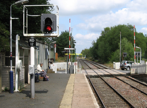 Photo 6"x4" Rufford - station and level crossing Rufford c2011