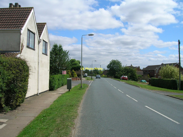 Photo 6"x4" Bigby High Road (A1084) heading east out of Brigg Brigg c2011