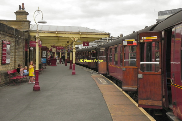Photo 6"x4" Keighley Station Keighley c2011