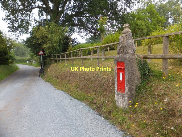 Photo 6"x4" Rosamondford postbox Perkin's Village c2011