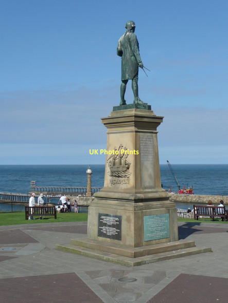 Photo 6"x4" Captain Cook's statue, Whitby Whitby\/NZ8910 c2011