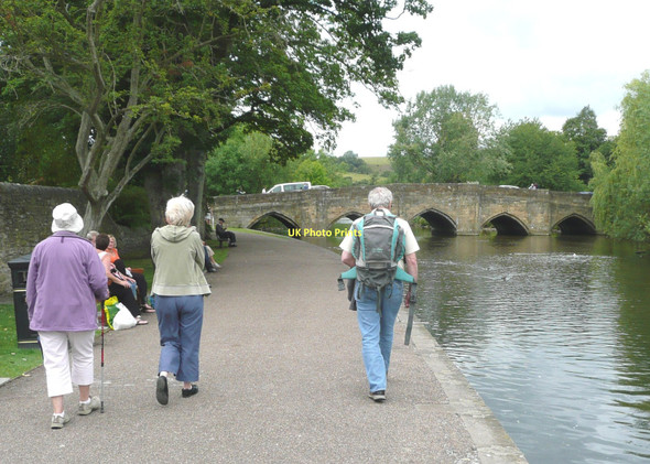 Photo 6"x4" Bridge over the river Wye Bakewell c2011