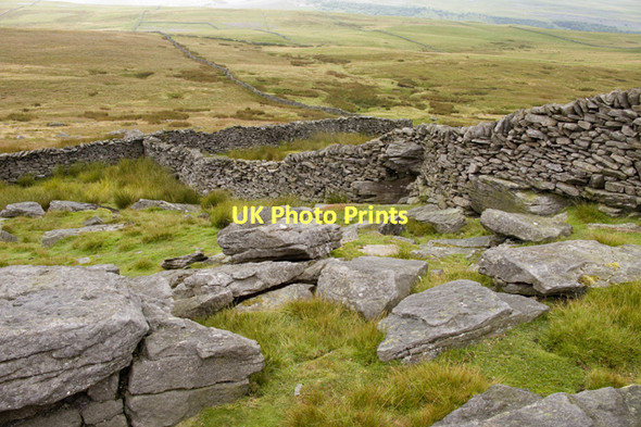 Photo 6"x4" Gritstone outcrop and walls on Conistone Moor Kettlewell c2011