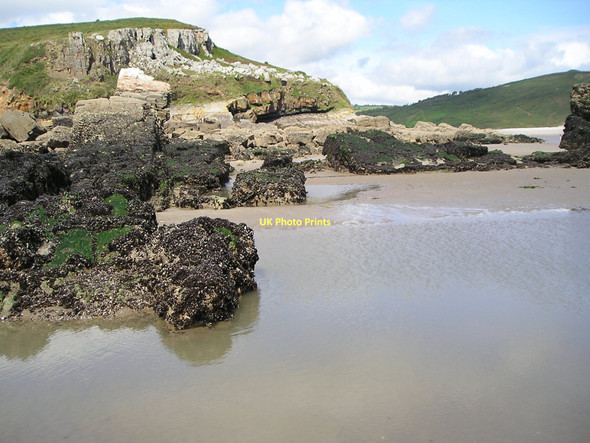 Photo 6"x4" Sands and seaweed covered rocks Pendine\/Pentywyn c2011