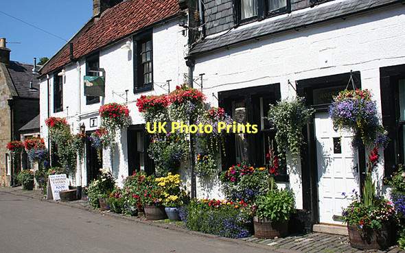 Photo 6"x4" Lomond Tavern Falkland c2011