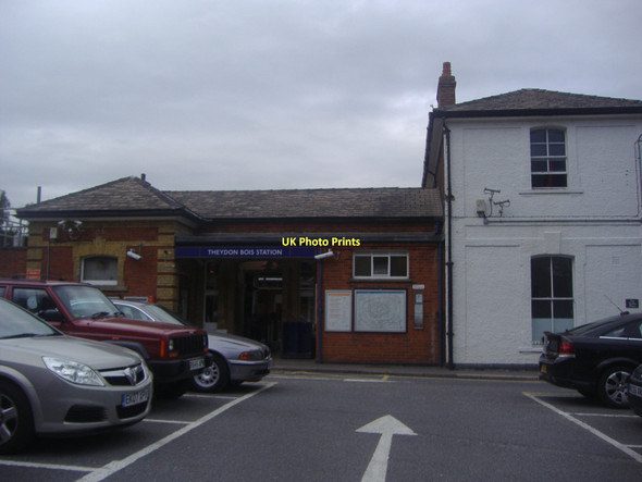 Photo 6"x4" Theydon Bois Underground station Theydon Bois c2011