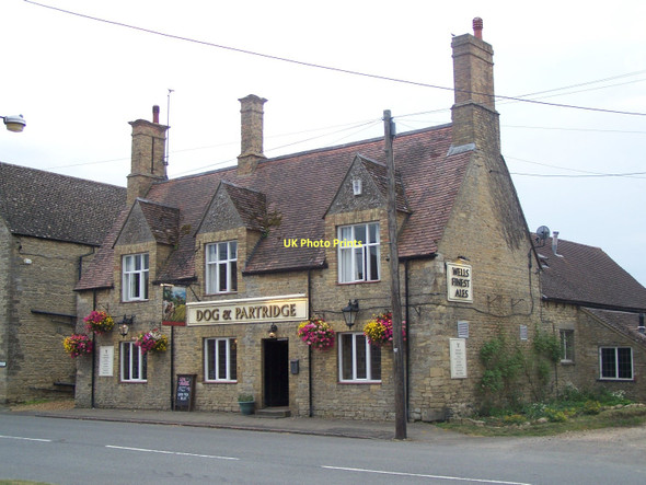Photo 6"x4" The Dog & Partridge, Titchmarsh Polopit c2011
