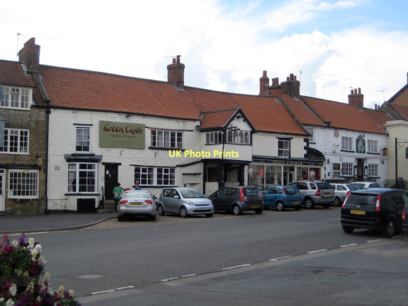 Photo 6"x4" Nos 11,  13 &15, Market Place Kirkbymoorside c2011